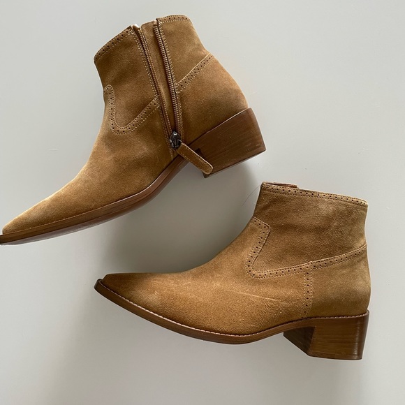 M. Gemi Cowboy Pointy Toe Ankle Boots NWOT - Picture 3 of 6